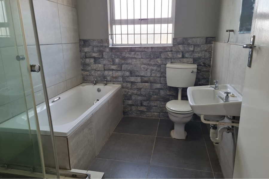 5 Bedroom Property for Sale in Windsor Park Western Cape